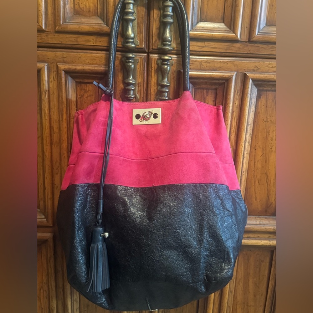 💖💖.SALE‼️Chloe Tote in Pink Suede and Crinkled Black Leather. This is a bag!! 💖💖